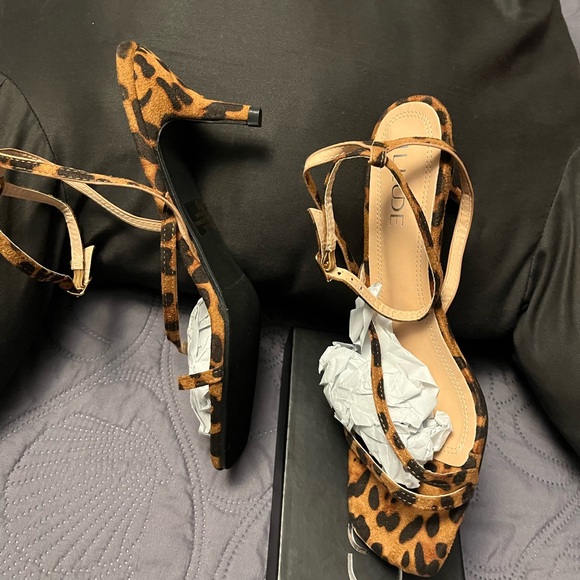 Ankle strap shoes - Picture 7 of 9